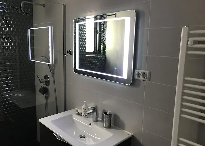 アパート Raph ナボダリ